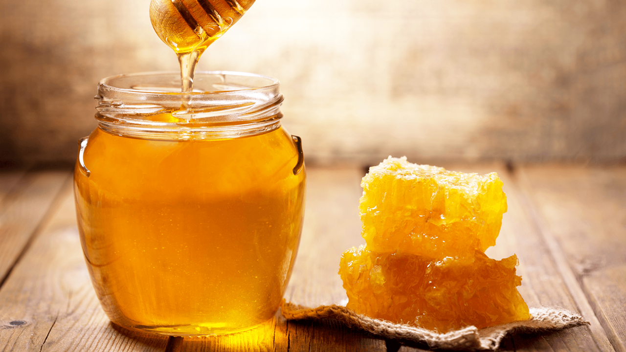 Sử dụng lotion mật ong để chăm sóc da