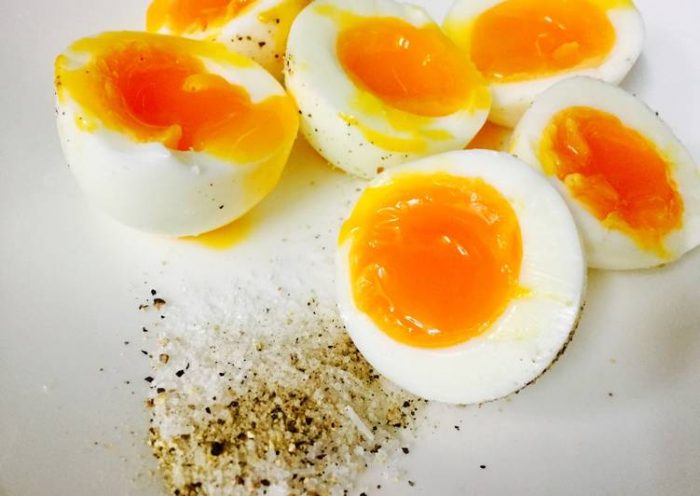 Chọn tuổi của trứng để luộc trứng ngon