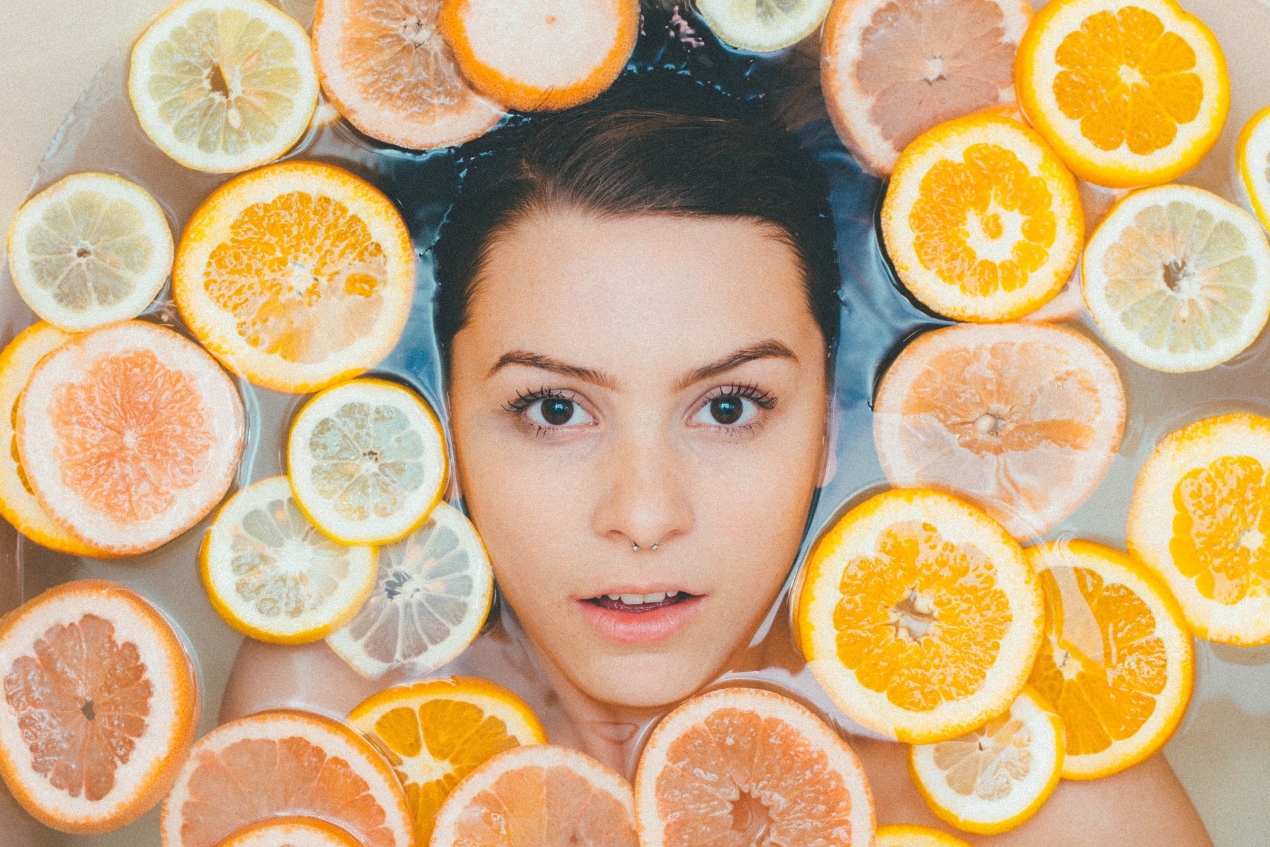 Tác dụng thần kì của vitamin-C với da mặt